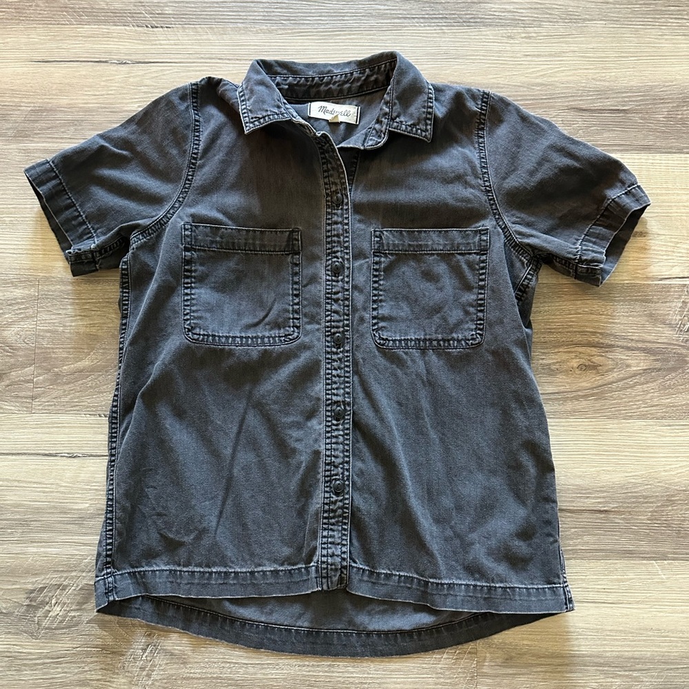 Madewell Denim Short-Sleeve Button-Up Shirt in Lunar Wash